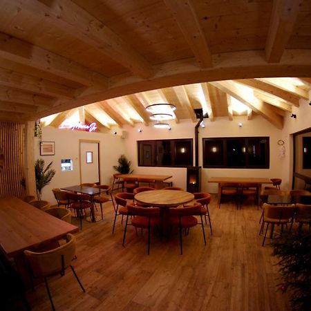 1861 Chatel Hostel Bagian luar foto