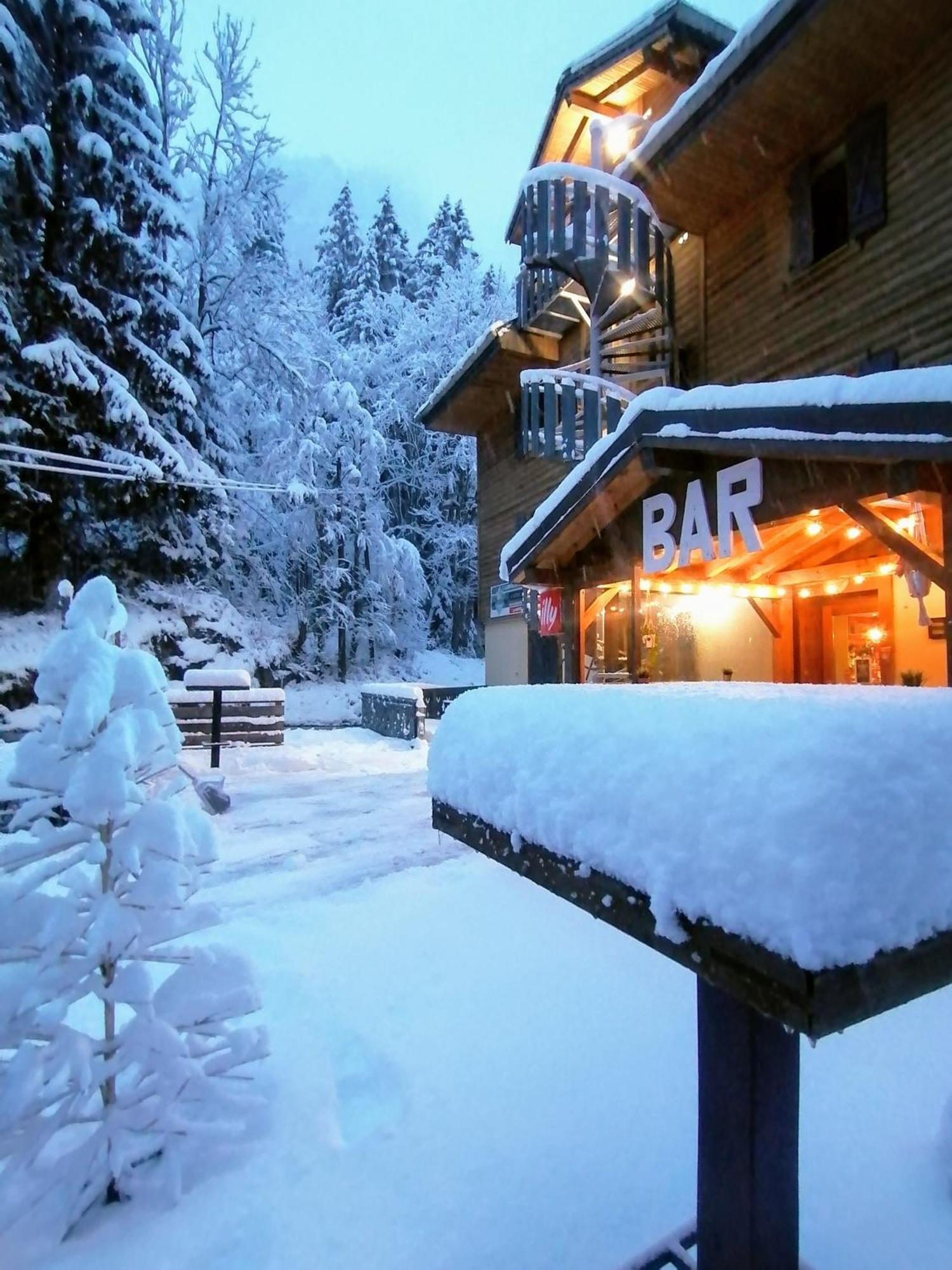 1861 Chatel Hostel Bagian luar foto